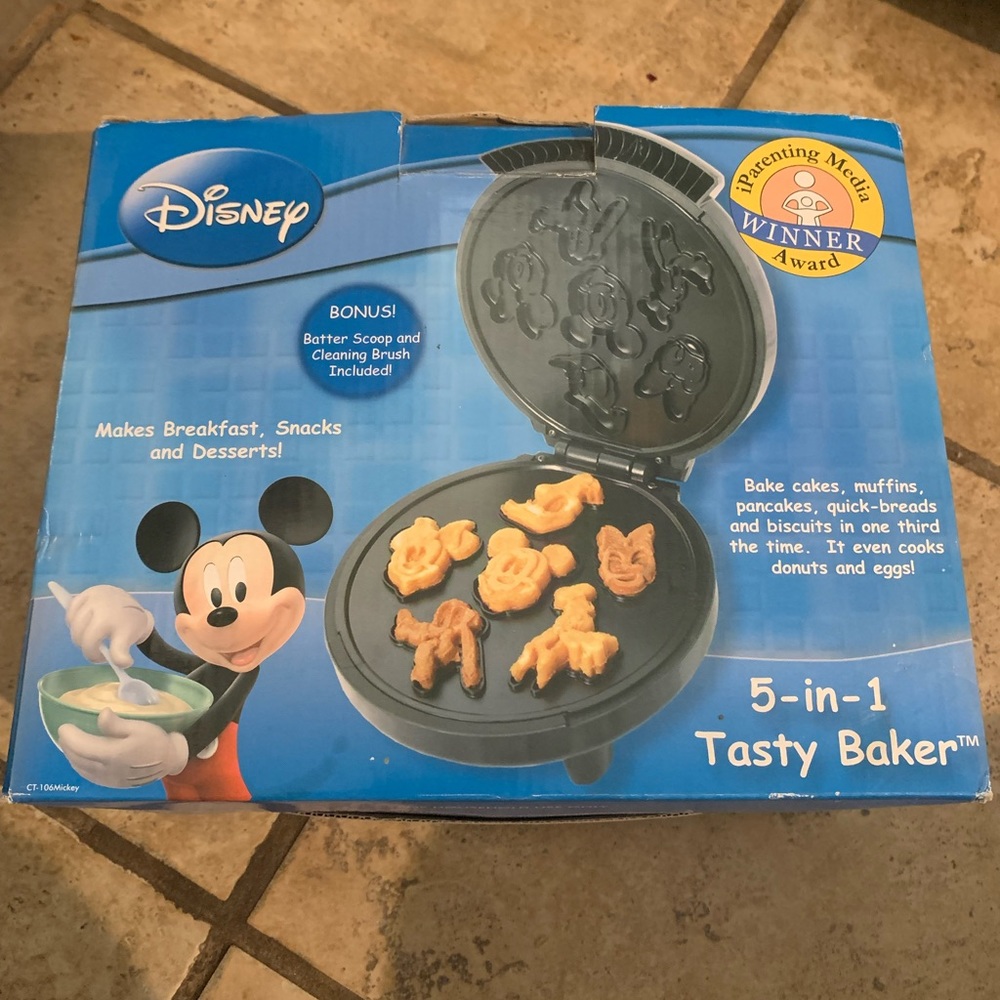 Disney 5 in 1 tasty baker waffle maker